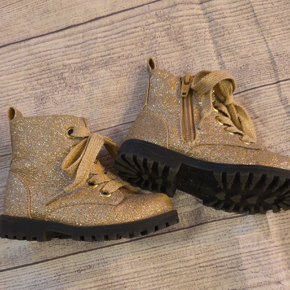 Target Gold Ankle Boots with Lace-Up Closure and Rubber Sole - Picture 3 of 5